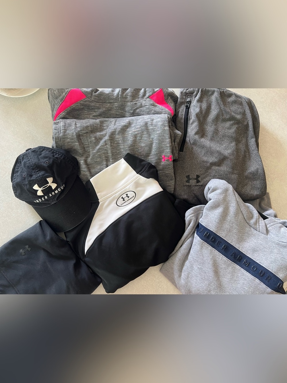 HUGE UNDER ARMOUR LOT! MULTI SZ! 6 pc! Legging, hoodies, Mostly WM  XS/S sizes!